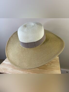 Jeanne Simmons Straw Sun Hat White Tan Two Tone Wide Brim 5" Paper